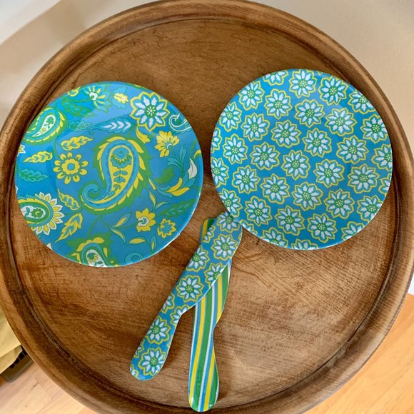Four Appetizer Plates and 2 Cheese Spreaders - Picture 1 of 3